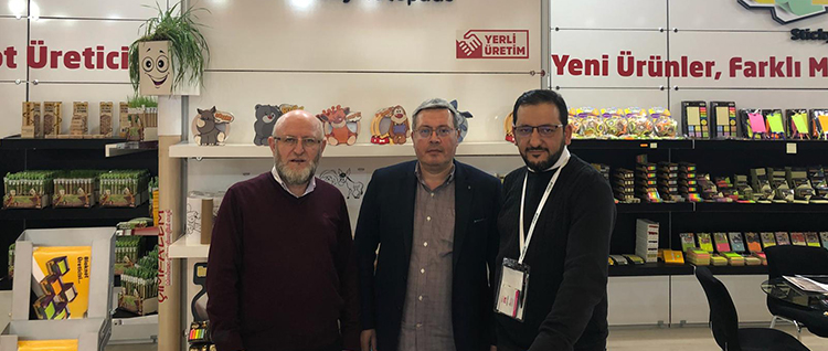 Promotürk Dernek Başkanımız Sn. Dr.Abdullah Gürz; İstanbulda düzenlenen Kırtasiye Fuarındaki üyelerimizi ve firmaları ziyaret etti.